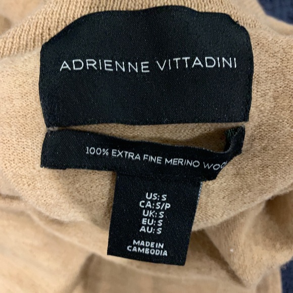 Merino wool short-sleeved turtleneck sweater - Picture 2 of 3